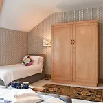 Дом отдыха Hillside House *