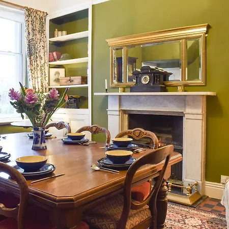 Hillside House Tatil Evi